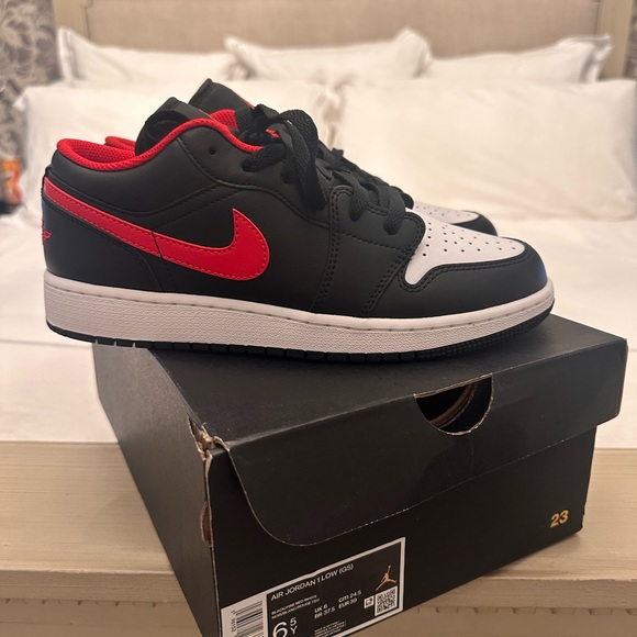 NEW w/ Box! Big Kids Air Jordan 1 Low Black, White & Red Sneakers - Picture 3 of 8